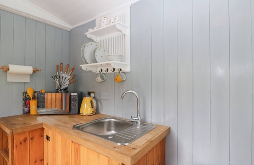 Abergavenny Cottage | Rabbit Hill Hut