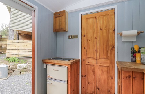 Abergavenny Cottage | Rabbit Hill Hut