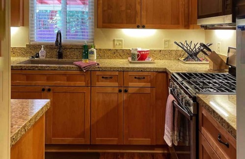 Wrightwood Apartment | RAC · King bed, Fire Pit, BBQ, Playhs, Red Apple Cab`Inn