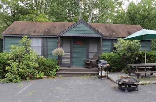 Chestertown Cabin | Raccoon Retreat, 2 Bedroom 1 Bath Cabin, Sleeps Up to 6 People
