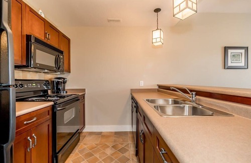 The Blue Mountains Condo | Raccoon Ridge - Walk to the Village & Hot Tub Fun!