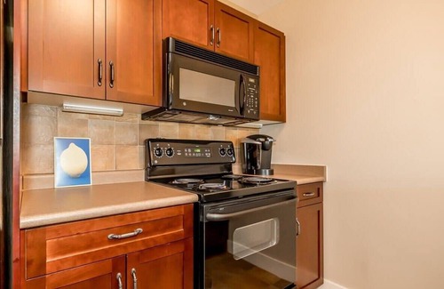 The Blue Mountains Condo | Raccoon Ridge - Walk to the Village & Hot Tub Fun!