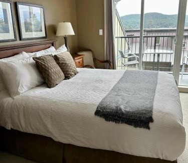 Sooke House | Race Rocks Townhouse - Sooke