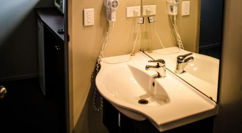 Christchurch Hotel | Racecourse Hotel and Motor Lodge