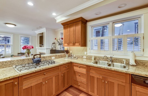 Telluride House | Racers Roost - Gondola District ~ 3 Guest Suites-Fireplace-Private Hot Tub!