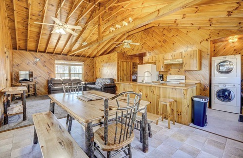 West Columbia Cabin | Racine Vacation Rental 25 Mi to Athens!