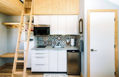 Nordegg Apartment | Rack it, rest up and ride out.