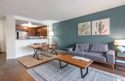 Hollywood Apartment | Rad Hollywood 1BR w/Gym, Spa + Pool, near shops by Blueground