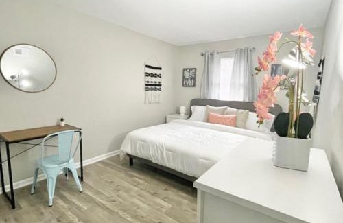 Durham Apartment | Rad Retreat - Pet Friendly - King Bed - Long Term Stays