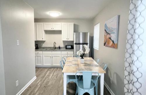 Durham Apartment | Rad Retreat - Pet Friendly - King Bed - Long Term Stays