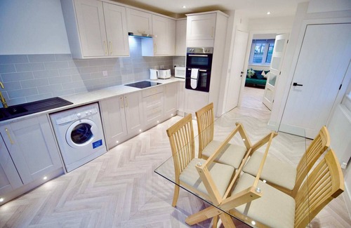 Radcliffe House | Radcliffe N8 - 3 Bedroom House