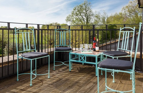 Bampton Cottage | Radcot Bridge Cottage (4) - a beautiful cottage sleeps 4 guests in 2 bedrooms