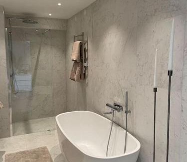 Vaxholm House | Radhus med 100m till avskild badplats