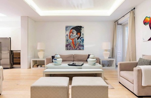 Recoletos Apartment | Radiant apartment in the heart of Madrid.