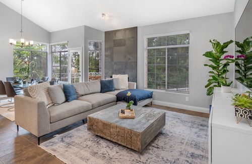 Westside Costa Mesa House | Radiant home near the ocean with hot tub, private yard, deck, patio, & fireplace