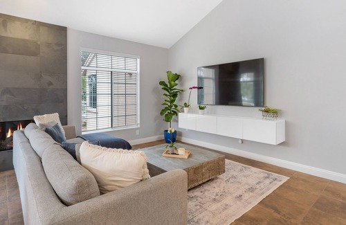 Westside Costa Mesa House | Radiant home near the ocean with hot tub, private yard, deck, patio, & fireplace