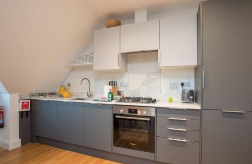 Windsor City Centre Apartment | Radiant Penthouse on the Banks of the Thames