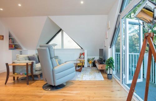 Windsor City Centre Apartment | Radiant Penthouse on the Banks of the Thames