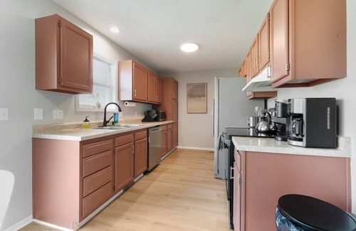 Fort Wayne House | Radiant Rio! NEW Renovation, 3BD 1 King | Parkview