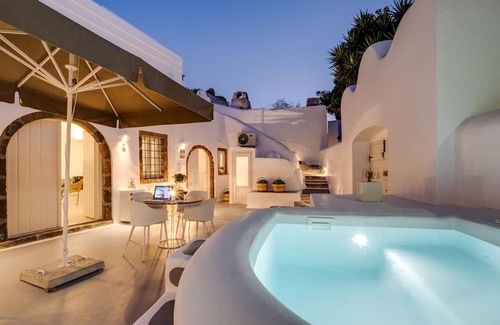 Vothon House | Radiant Santorini
