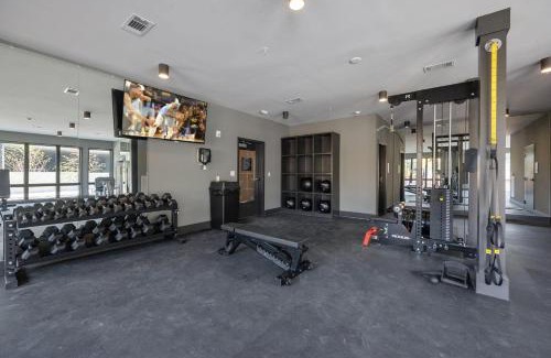 Midtown House | Radio Stars - Odyssey - Pool & Gym