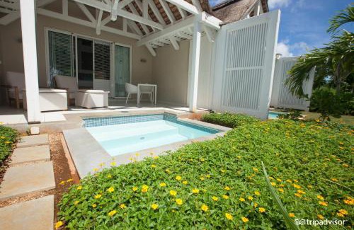Roches Noires Resort | Radisson Blu Azuri Resort & Spa
