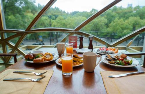 Downtown Shanghai Hotel | Radisson Blu Hotel Shanghai New World