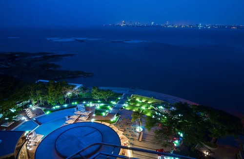 Brazzaville Hotel | Radisson Blu M'Bamou Palace Hotel