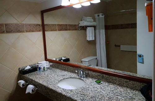 Fort George Hotel | Radisson Fort George Hotel and Marina