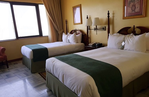 Fort George Hotel | Radisson Fort George Hotel and Marina
