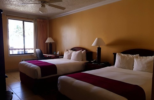 Fort George Hotel | Radisson Fort George Hotel and Marina