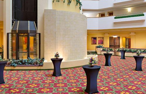 Cedar Rapids Hotel | Radisson Hotel Cedar Rapids