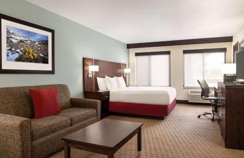 Southeast Colorado Springs Hotel | Radisson Hotel Colorado Springs Airport