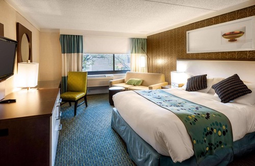Gaffer District Hotel | Radisson Hotel Corning