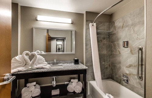 Leduc Hotel | Radisson Hotel Edmonton Airport