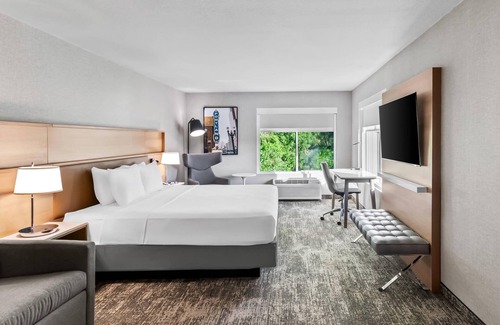 Cully Hotel | Radisson Hotel Portland Airport