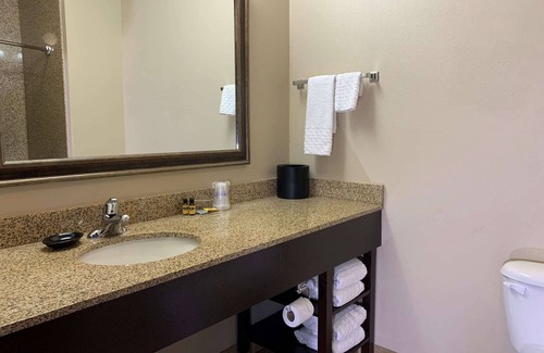 River Falls Hotel | Radisson Hotel River Falls
