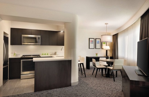 Golden Village Apartment | Radisson Hotel Vancouver Airport - Apartment Suites 1King Bedroom - Full Kitchen