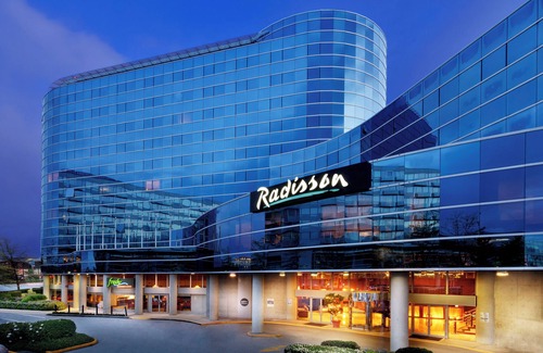 Golden Village Apartment | Radisson Hotel Vancouver Airport - Apartment Suites 1King Bedroom - Full Kitchen