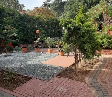Radzymin Apartment | Radzymin Pd Faktura Apartamenty na przedmieściach z prywatnym parkingiem i ogrodem