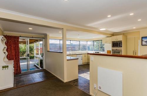 Raetihi House | Raetihi Garden Spa Villa - Raetihi Holiday Home