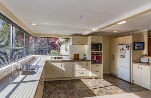 Raetihi House | Raetihi Garden Spa Villa - Raetihi Holiday Home