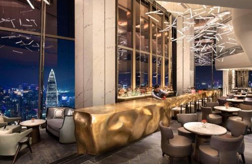 Nanshan Hotel | Raffles Shenzhen, Situated in the heart of One Shenzhen Bay, Book Now to Enjoy Free Minibar and Happy Hour Privileges at Long Bar on 71F