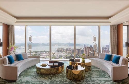Nanshan Hotel | Raffles Shenzhen, Situated in the heart of One Shenzhen Bay, Book Now to Enjoy Free Minibar and Happy Hour Privileges at Long Bar on 71F