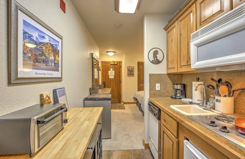 Four O'Clock Condo | Raft, Hike + Bike: Breck Studio, Walk to Main St!