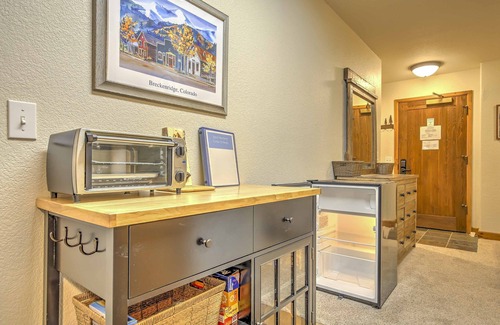 Four O'Clock Condo | Raft, Hike + Bike: Breck Studio, Walk to Main St!