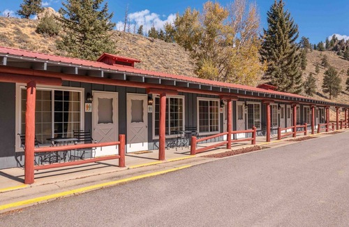 Almont House | Raft, Ride & Relax: Cozy Cabins on Taylor River with Endless Adventures