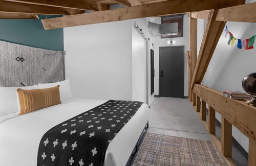 People's Freeway Hotel | Rafter Room at evo Hotel, Free Parking, Dogs are Welcome!