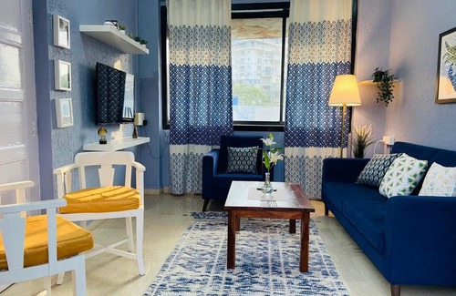 Pali Hill Apartment | Rahat Manzil, Bandra West by Connekt Homes