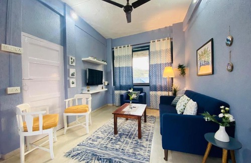 Pali Hill Apartment | Rahat Manzil, Bandra West by Connekt Homes